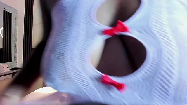 Athenea Mills online show from February 3, 6:45 pm