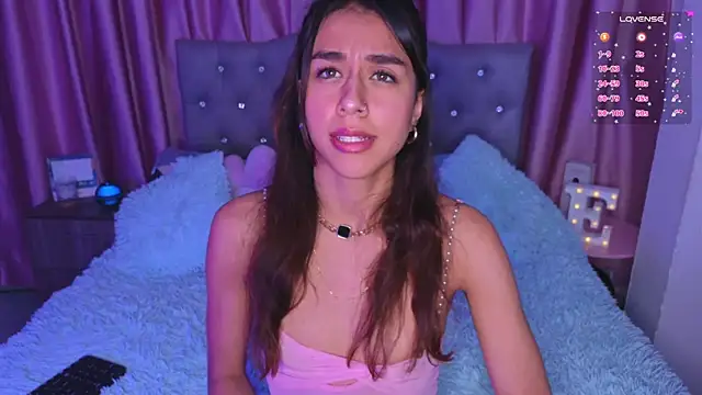 Emiily Scott1 online show from November 28, 10:24 pm