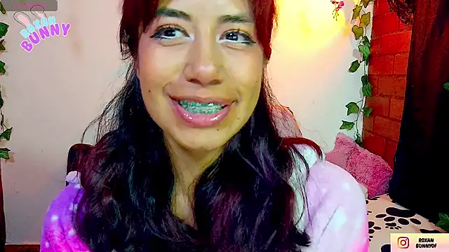 Roxanbunny1 online show from November 28, 9:40 pm