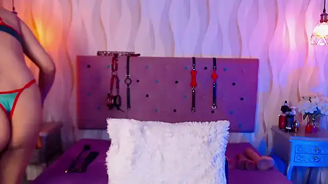 IsabelaLatina online show from February 9, 5:37 pm