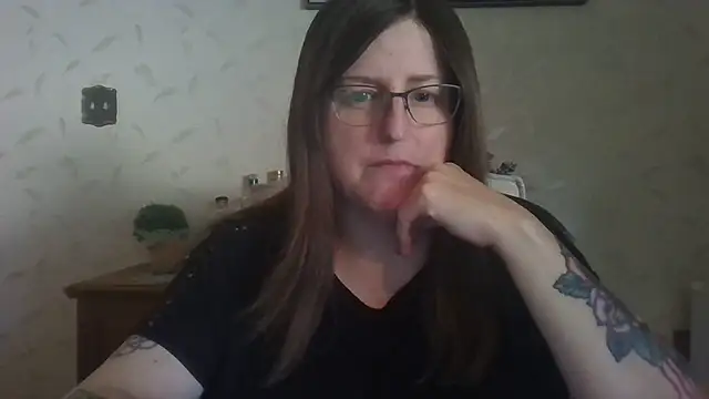 Madeline Beau online show from March 13, 4:30 pm