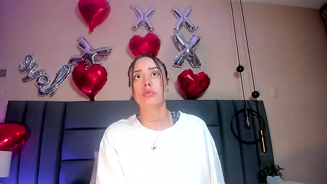 NoraDasilva online show from February 16, 11:15 pm