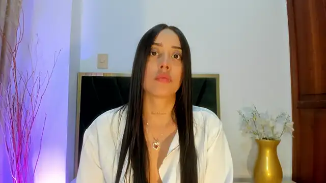 NoraDasilva online show from February 7, 12:25 am