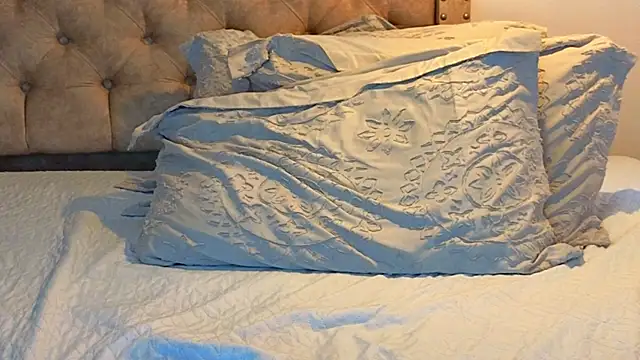 KeryHillson online show from January 6, 5:38 pm