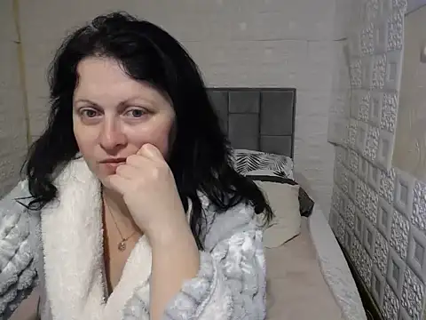 Snapshot of Lillian2 chatting on December 2, 7:10 am Lillian2 online show from December 2, 7:10 am