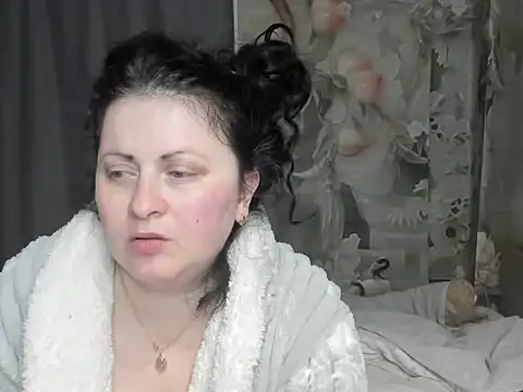 Lillian2 online show from April 20, 8:01 pm