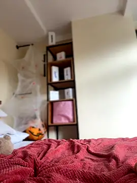 Nicollemays online show from November 10, 4:57 pm