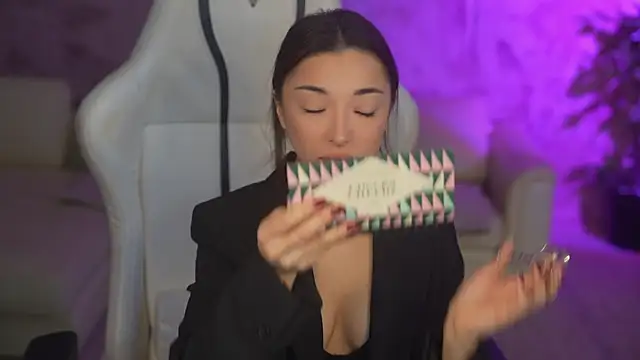 Jasmine Flow online show from November 17, 8:26 am