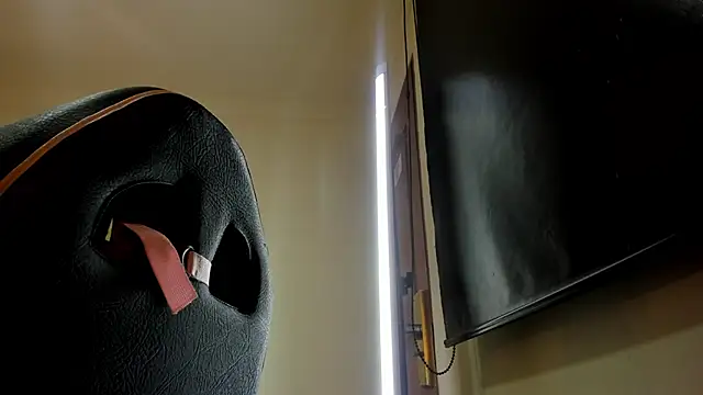 nalalye cruzz  online show from March 27, 2:24 am