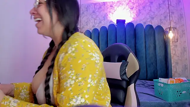 nalalye cruzz  online show from November 5, 4:07 am