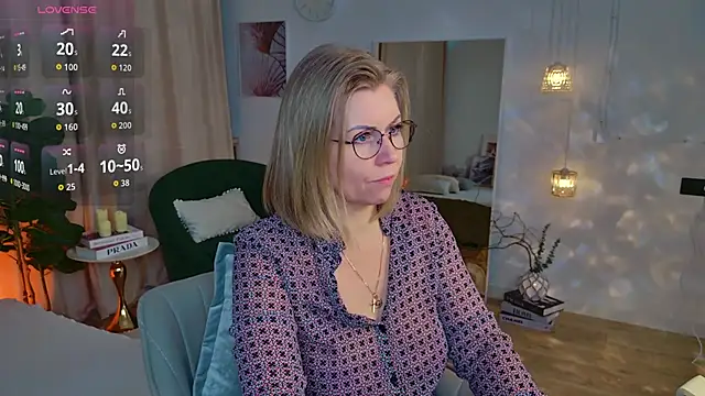 Annie Light online show from April 21, 7:15 am