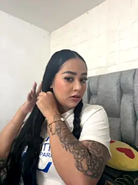 Snapshot of Luisa_Fernandaa chatting on October 24, 12:06 am Luisa Fernandaa online show from October 24, 12:06 am