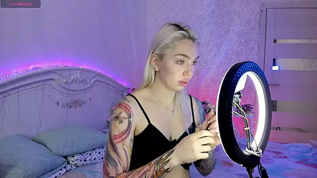 LillyMoure  online show from November 14, 11:38 pm