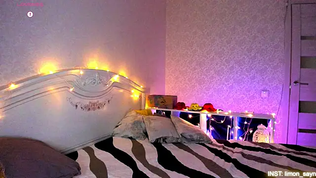 LillyMoure  online show from February 17, 11:15 pm