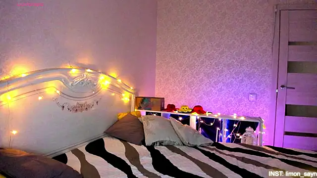 LillyMoure  online show from February 20, 11:05 pm