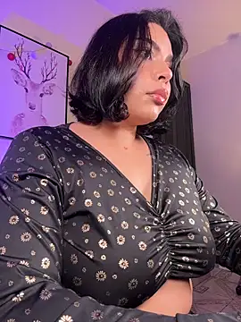 GigiiStone online show from February 2, 11:15 pm