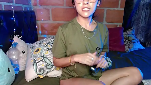 Nathacha online show from February 19, 10:41 pm