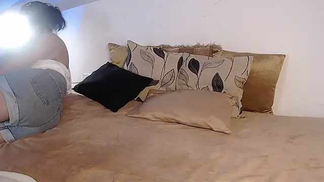 hot little bunny online show from October 24, 9:44 pm