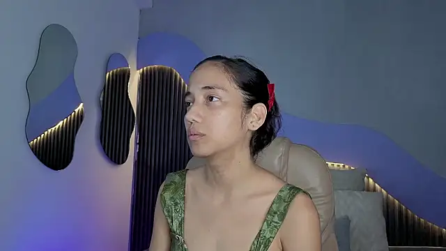 hot little bunny online show from March 22, 9:21 pm