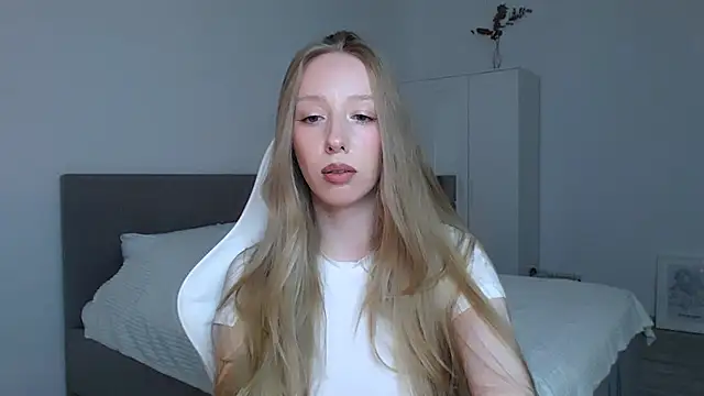 Snapshot of Luna_insniity chatting on October 8, 8:46 pm Luna insniity online show from October 8, 8:46 pm
