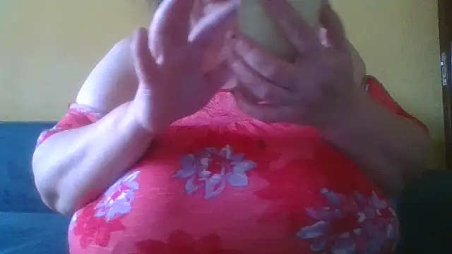 Snapshot of Nataliesbestjuggs chatting on October 25, 1:52 pm Nataliesbestjuggs online show from October 25, 1:52 pm