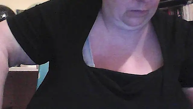 Nataliesbestjuggs online show from June 10, 9:13 pm