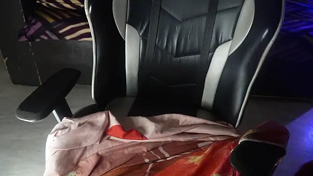 -AyeshaSinghania- online show from December 3, 7:27 pm