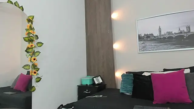 Cheryl JONES online show from September 13, 9:39 am