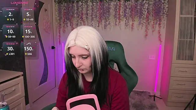 EmmyBunny online show from April 21, 2:57 pm