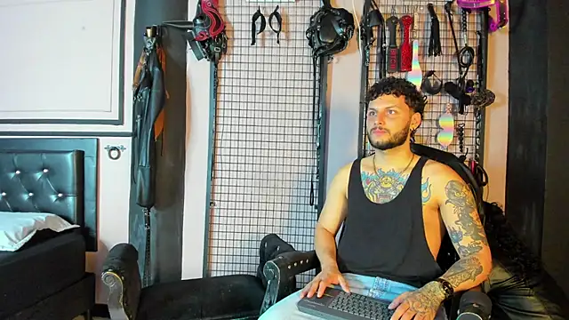 Twisted Fantasy online show from December 5, 6:53 pm