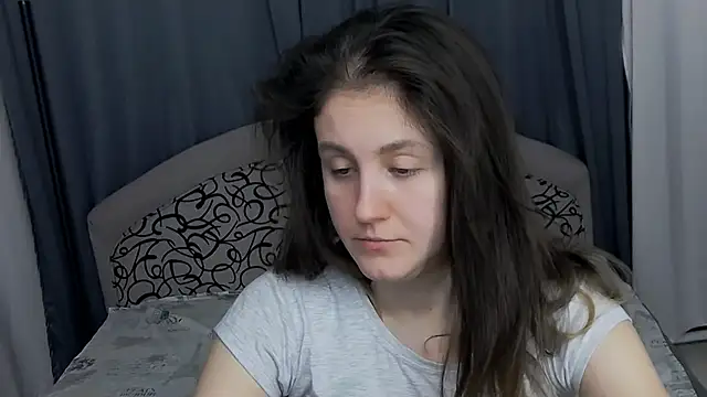 Holliy Cooper online show from December 15, 10:20 am