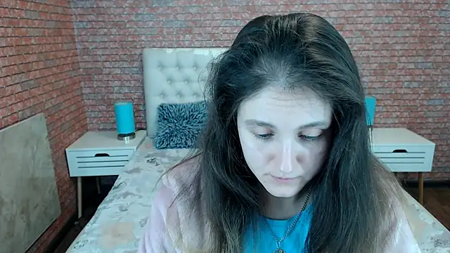 Holliy Cooper online show from November 10, 8:20 am