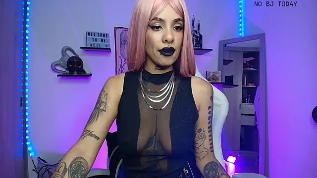 Snapshot of luci_fer_devil chatting on October 10, 11:42 pm luci fer devil online show from October 10, 11:42 pm